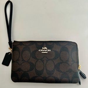 Double Corner Zip Wristlet In Signature Canvas